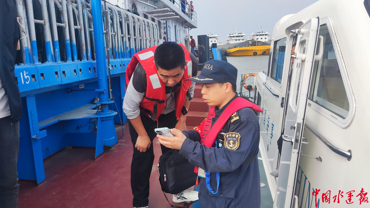 荆州海事局强化清明节前后安全保畅