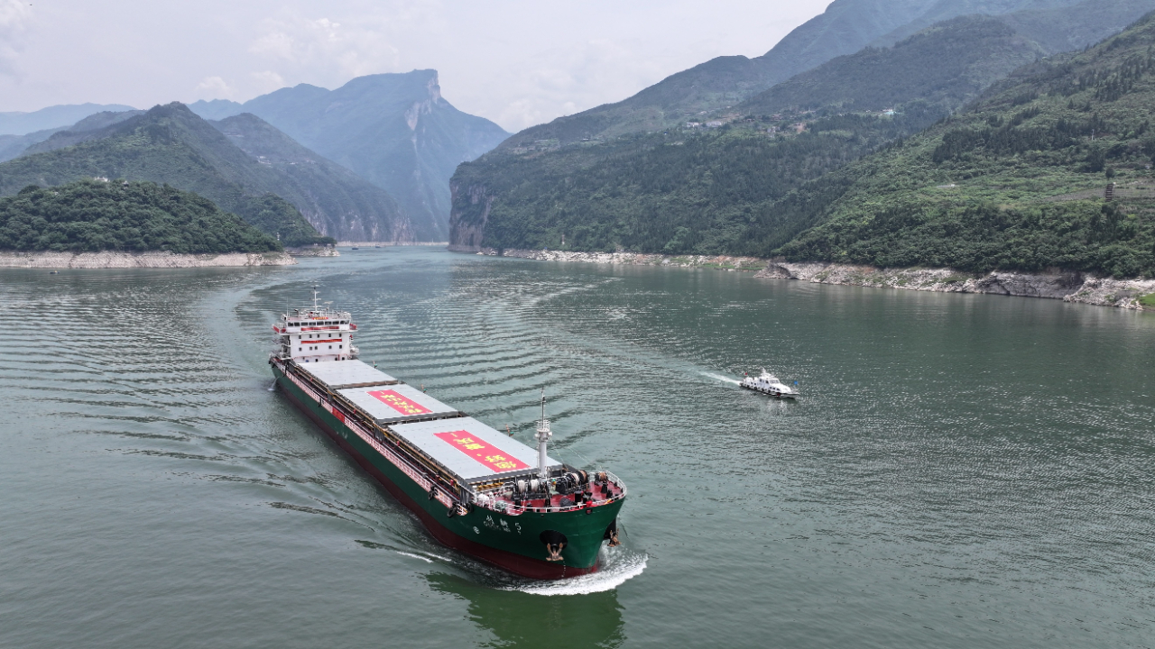 首艘万吨级海轮直航重庆!重庆海事多举措保障航行安全