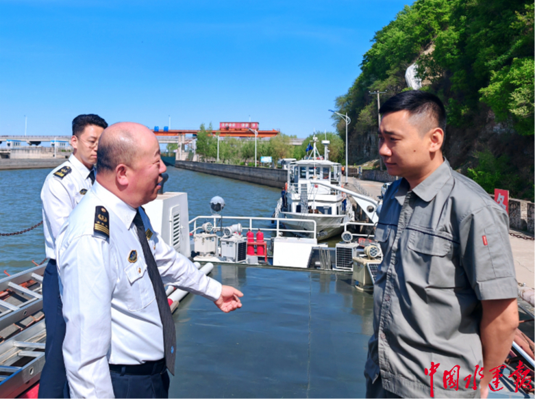 有效防范船舶搁浅等事故发生,哈尔滨海事局开展水上巡查活动,由李晓东