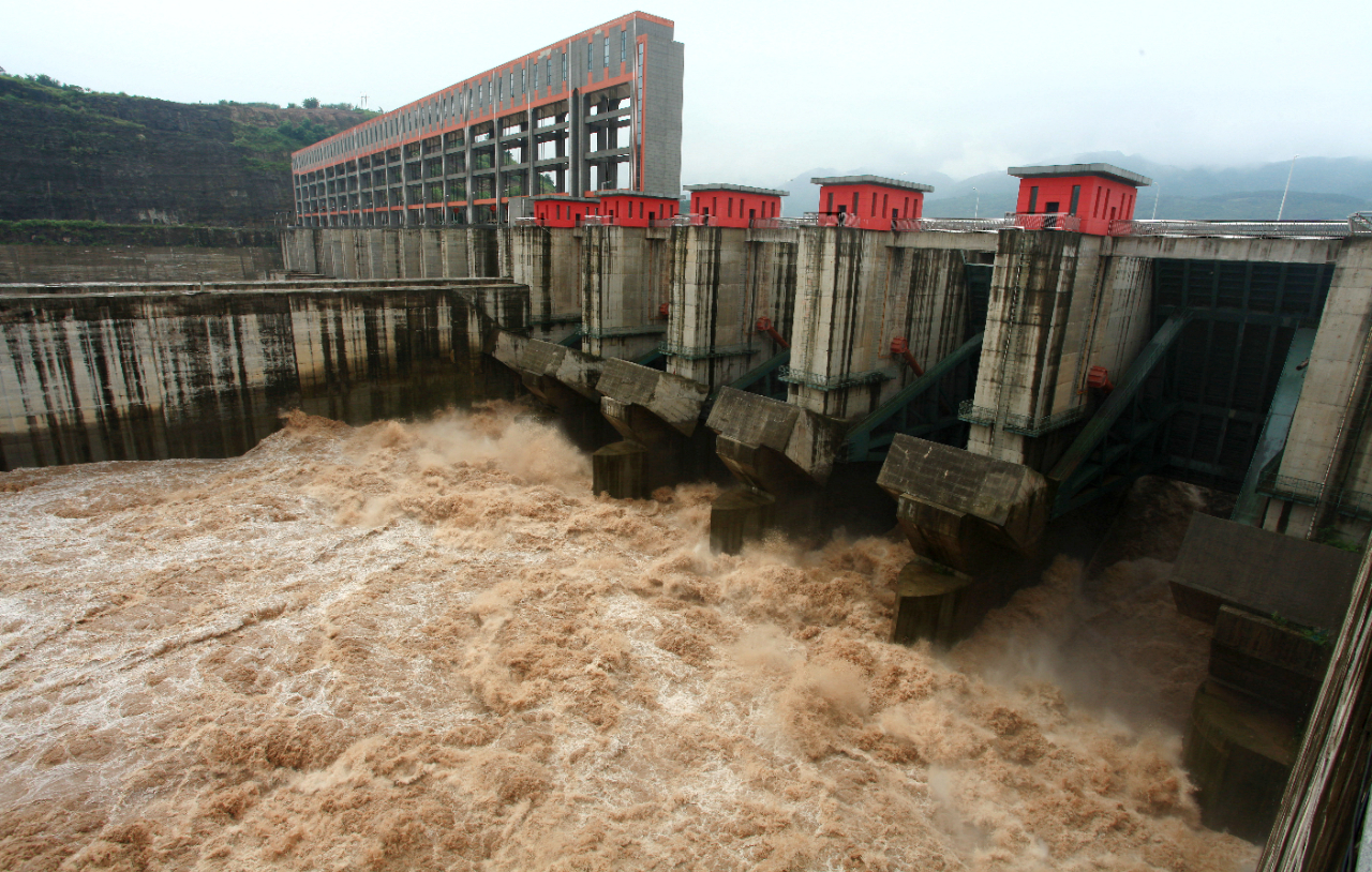 草街航电枢纽应对今年嘉陵江首次最大洪峰过境