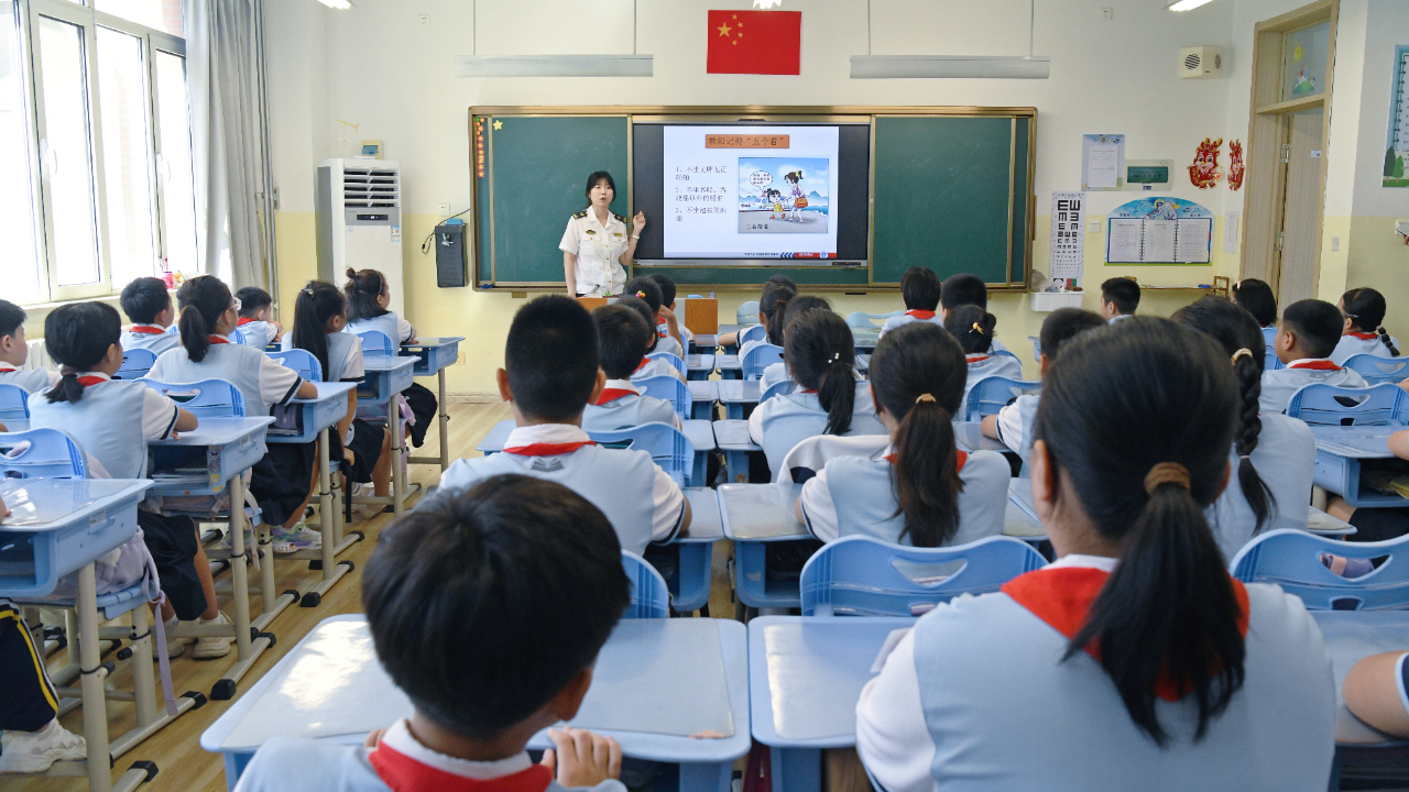 开学第一课学生图片