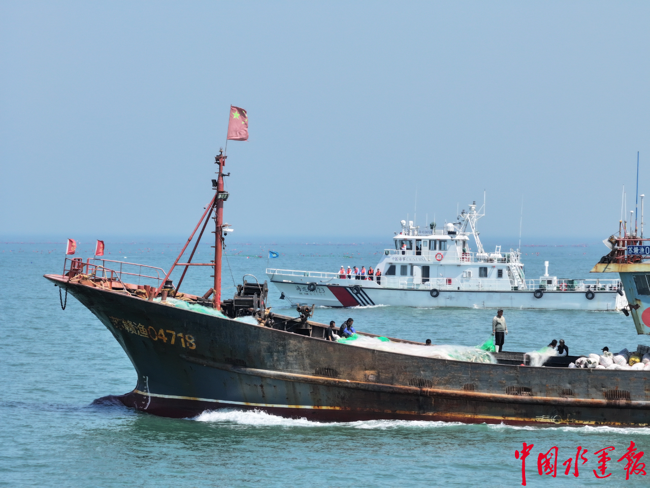 连云港海事局联合多部门开展休渔期返港渔船护渔行动