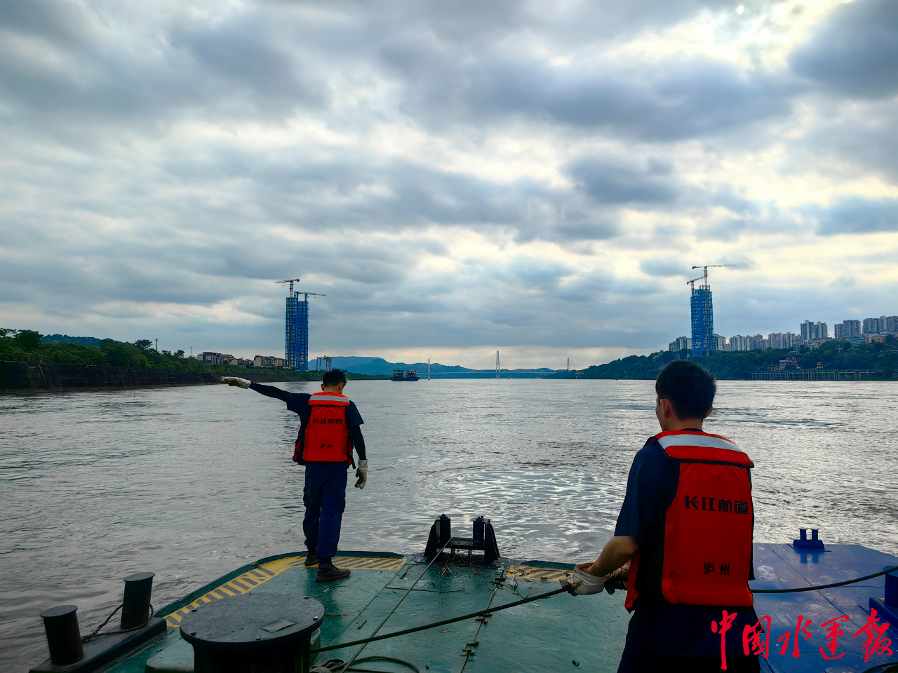 长江泸州航道局力战今夏以来最大洪峰